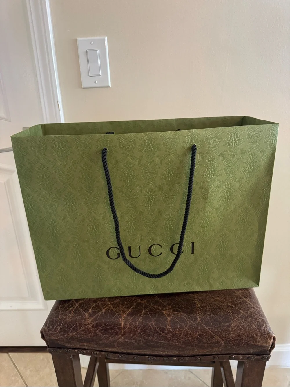 Gucci men sandals box - Empty with large bag.